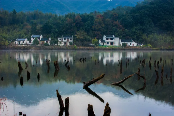 Lago Las Montañas — Foto de Stock