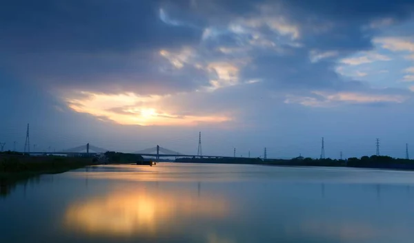 Hermoso Atardecer Sobre Lago — Foto de Stock