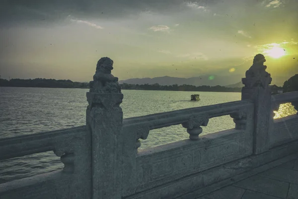 Hermoso Paisaje Con Lago Fondo — Foto de Stock