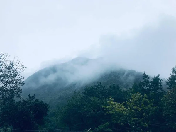 Paisaje Montaña Con Niebla Nubes — Foto de Stock