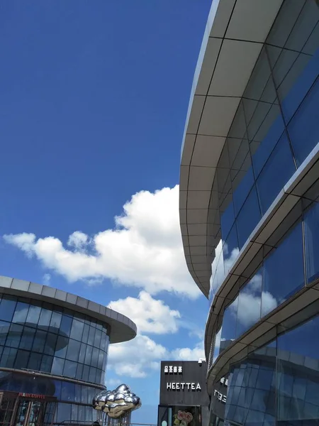 Edificio Moderno Con Cielo Azul — Foto de Stock