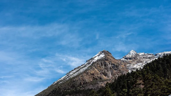 Paisaje Montaña Con Cielo Azul Nubes — Foto de Stock