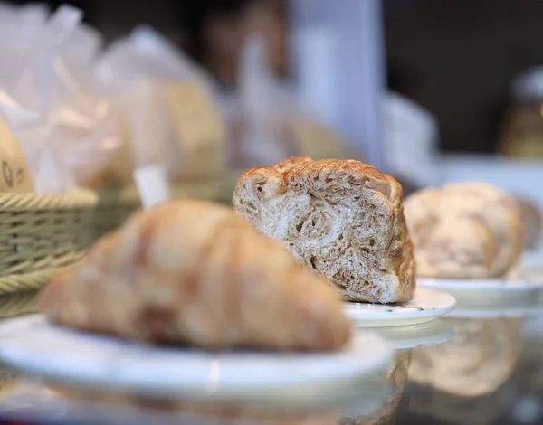 Croissants Recién Horneados Para Desayuno — Foto de Stock