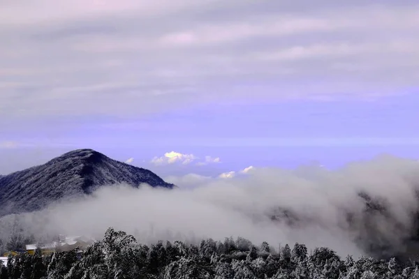 Paisaje Montaña Con Nubes Niebla — Foto de Stock