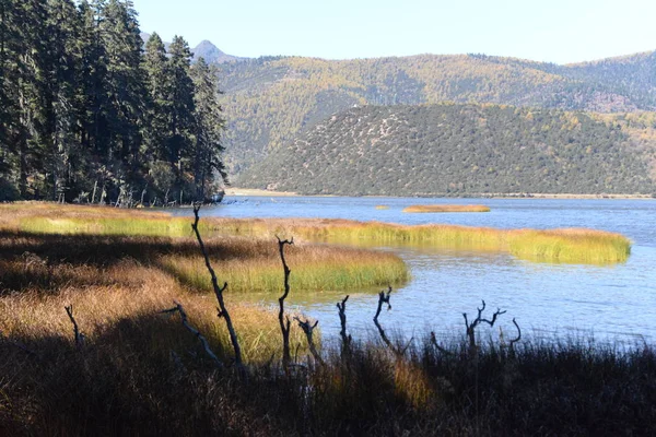 Lago Las Montañas — Foto de Stock