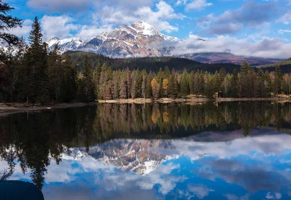 Красивое Озеро Горах — стоковое фото