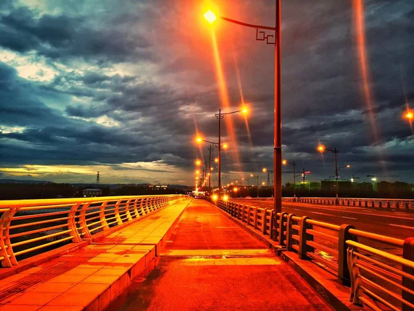 Vista Nocturna Ciudad Del Puente Por Noche — Foto de Stock