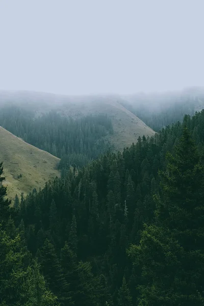 Γραφική Θέα Του Τοπίου Στα Βουνά — Φωτογραφία Αρχείου