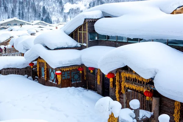 Paisaje Invernal Con Árboles Cubiertos Nieve Bancos — Foto de Stock