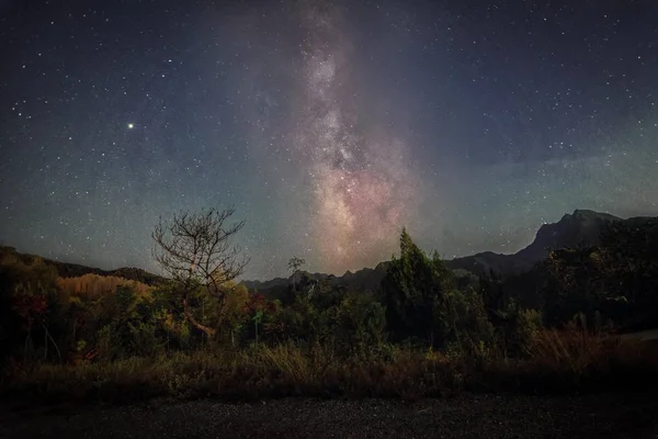 Paisaje Nocturno Vía Láctea Luna Las Montañas — Foto de Stock