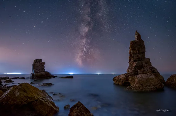 Paisaje Nocturno Con Una Vía Láctea — Foto de Stock