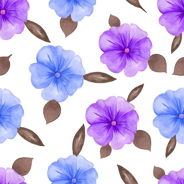 水彩花柄白いシームレスな背景の上。手描きの紫と青の花。布、包装紙や壁紙に最適です。ラスター図. — ストック写真