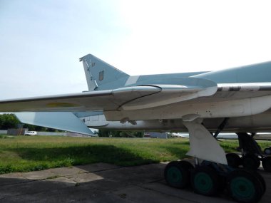 Ayrıntılı olarak sivil ve askeri uçak