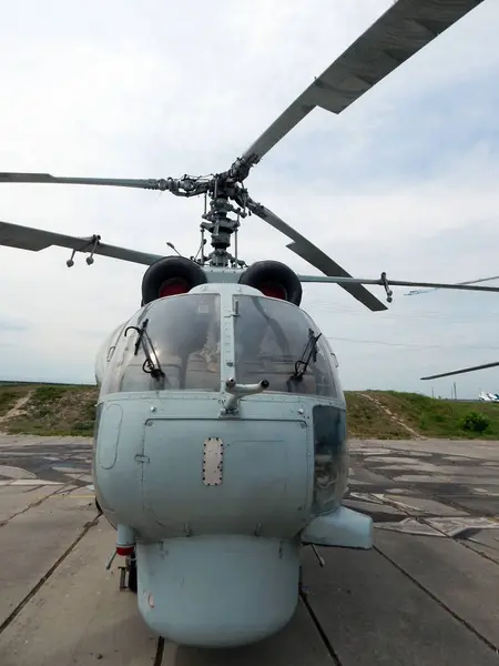 Helikopter Sivil Askeri Havaalanında Vardır — Stok fotoğraf