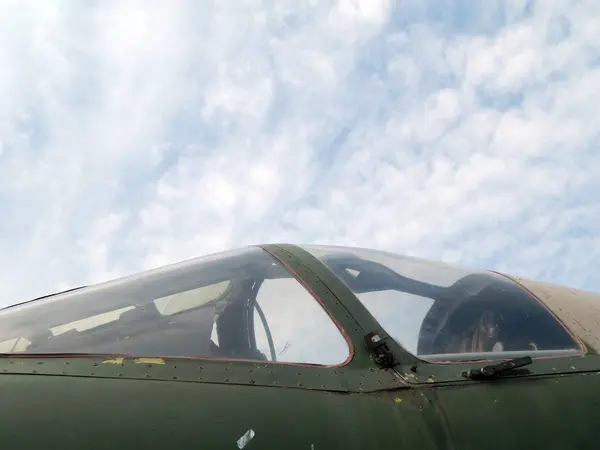 Ayrıntılı Olarak Sivil Askeri Uçak — Stok fotoğraf