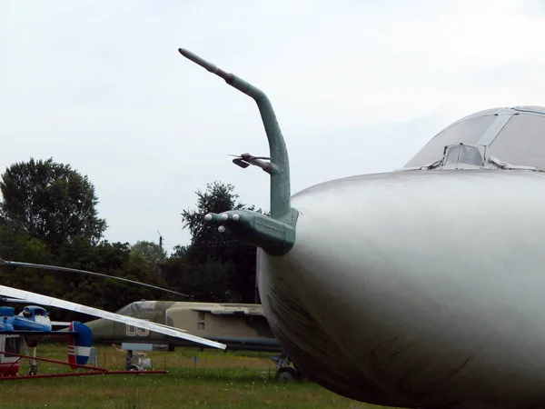 Avions civils et militaires en détail — Photo