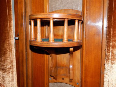 Bir tren tren arabaya iç