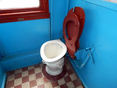 Bir tren tren arabaya iç