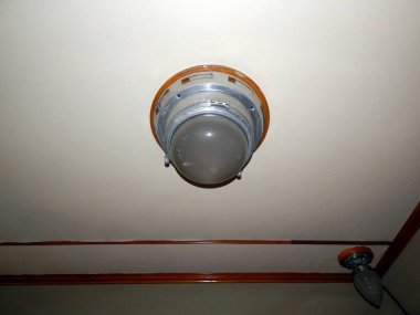 Bir tren tren arabaya iç