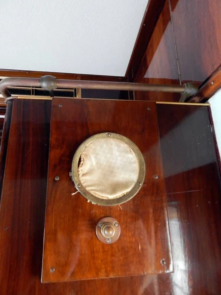 Bir tren tren arabaya iç