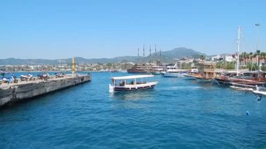 Marmaris, Türkiye-10 Haziran 2016: deniz, sokaklarda insanlar.