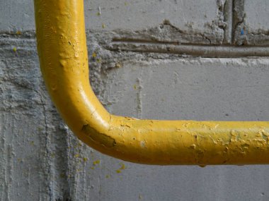 Yellow gas pipe element