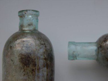 Retro style bottle composition