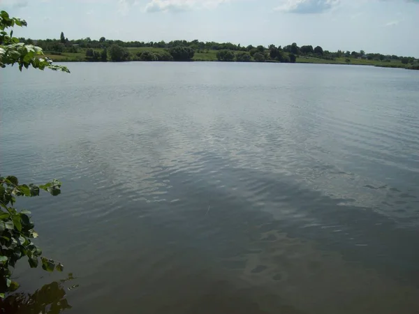 시골에서 호수와 — 스톡 사진