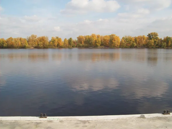 Sungai Dan Danau Pedesaan — Stok Foto