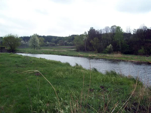 Річка Озера Сільській Місцевості — стокове фото