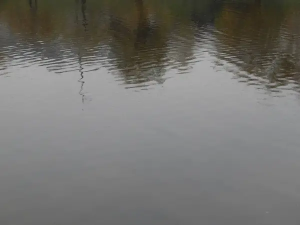 Texture Eau Dans Une Rivière Surface Sous Pluie Taches — Photo