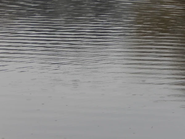 Textuur Van Water Een Rivier Oppervlak Regen Vlekken — Stockfoto