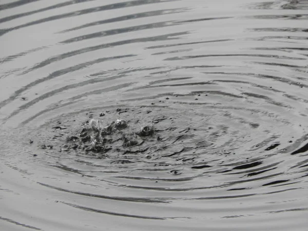 Textur Des Wassers Einem Fluss Oberfläche Regen Flecken — Stockfoto