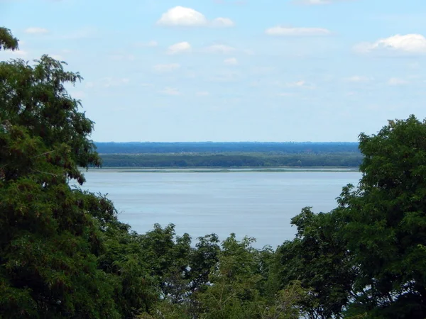 Panorama de la vue sur la rivière de l'eau — Photo
