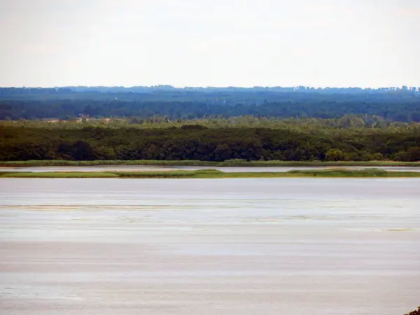 Panorama av floden beskådar av vattnet — Stockfoto