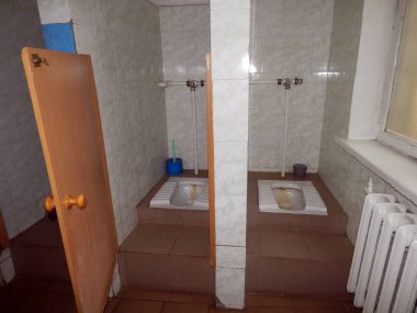 Sınıfta okul sıraları içinin