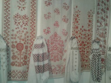 Ukrayna işlemeli retro kostüm modelleri Vyshyvanka