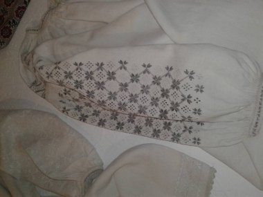 Ukrayna işlemeli retro kostüm modelleri Vyshyvanka