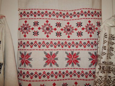 Ukrayna işlemeli retro kostüm modelleri Vyshyvanka