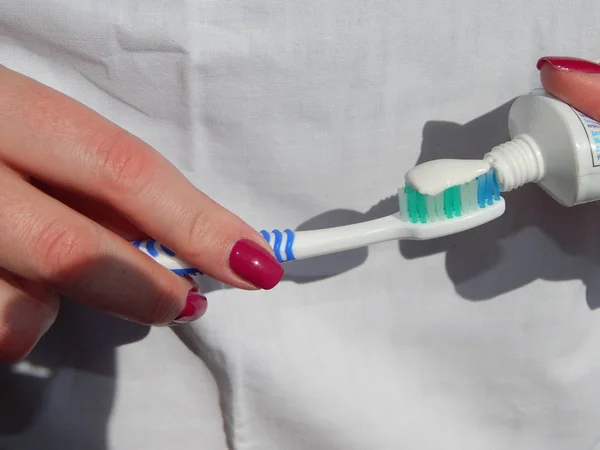 Toothbrush in the hands of a doctor — Stock Photo, Image