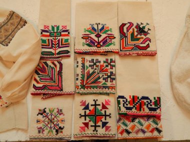 Ukrayna işlemeli retro kostüm modelleri Vyshyvanka