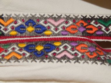 Ukrayna işlemeli retro kostüm modelleri Vyshyvanka