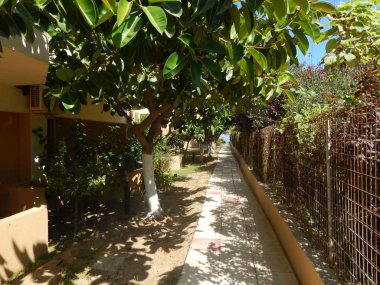 Yunanistan'ın Girit Adası dağlar ve deniz üzerinde seyahat