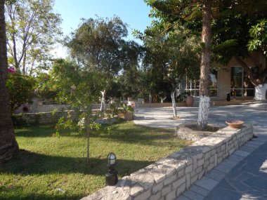 Yunanistan'ın Girit Adası dağlar ve deniz üzerinde seyahat