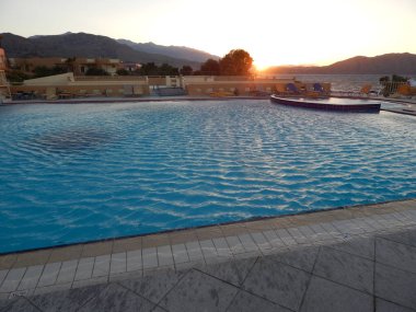 Yunanistan 'ın Girit adasındaki Kavros köyü denizde