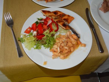 Bir restoranda yemek Türk mutfağı