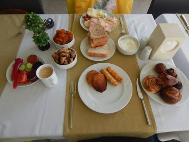 Bir restoranda yemek Türk mutfağı