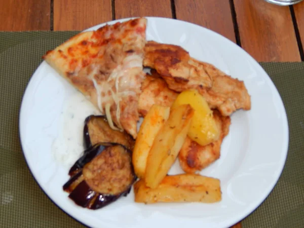 Bir restoranda yemek Türk mutfağı