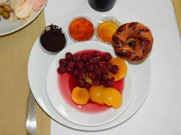 Bir restoranda yemek Türk mutfağı