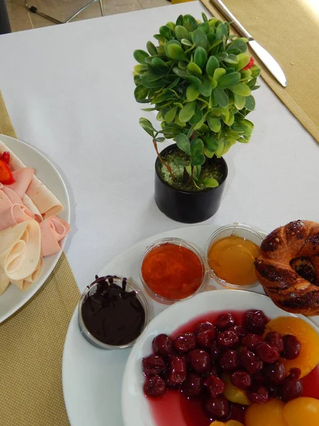 Bir restoranda yemek Türk mutfağı